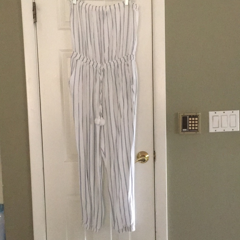 FOREVER 21 STRAPLESS JUMPSUIT